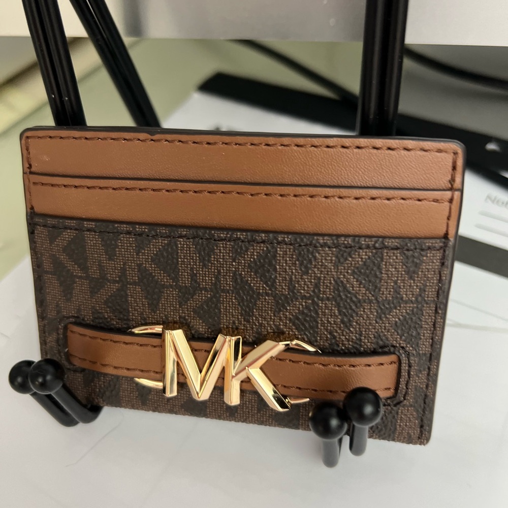 NWOT Michael Kors card holder.
